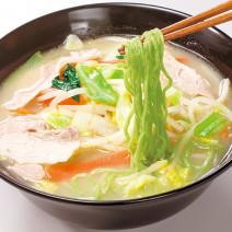 ガストで見つけたヘルシーメニュー3選！糖質45％オフできちゃうほうれん草麺とは…【外食ヘルシーメニュー大調査】