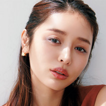 目尻キラッ＆れんが色リップでかっこいい女らしさを。強い日差しと相性◎な休日メイクテクニック