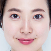 笑うと横に広がる存在感のある鼻がコンプレックス…スッキリ美人鼻に変身するメイク術