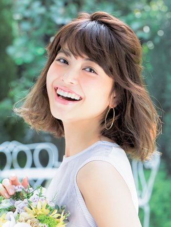 結婚式など華やかシーンのダウンスタイル セルフで簡単 ボブやミディアムも最適なヘアアレンジをご紹介 美的 Com
