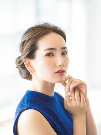 ロングヘアのアップスタイル｜ゆるふわ、ねじりルーズ、パーティー向け、簡単にできるアップアレンジのまとめ