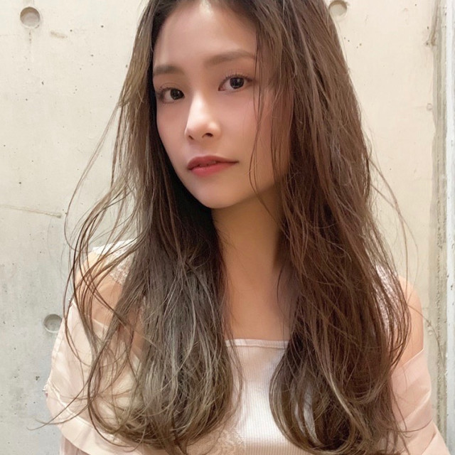 今どき色っぽ美人ヘアのポイントは「ほつれ感」