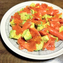 最強抗酸化コンビで日焼け対策♪【スモークサーモンとアボカドのサラダ】Today’s SALAD #80