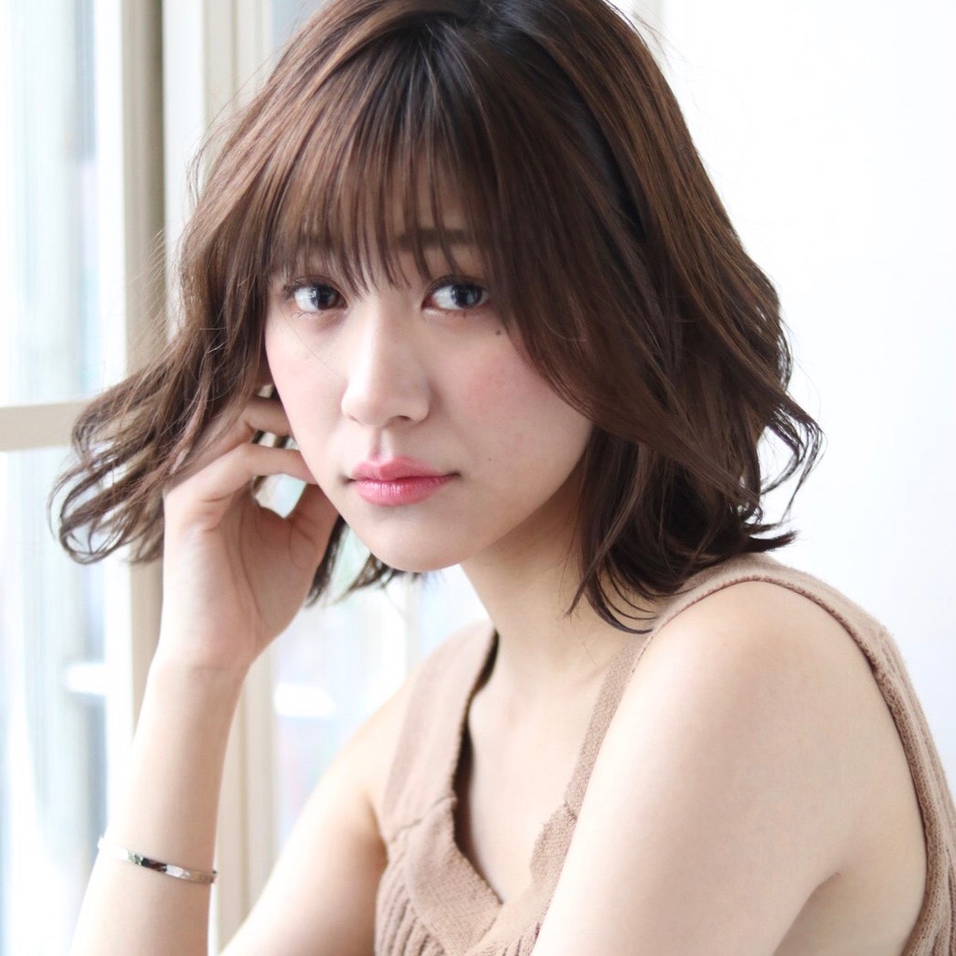 伸ばしかけヘアを楽しむ！愛されボブはシースルーバング×ひし形シルエットのくびれがカギ