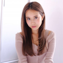 長め前髪の艶やかロングは、うるサラ質感で最強のモテヘアに！カット&スタイリングに秘密あり