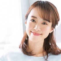 広がってしまう髪はハーフアップでスッキリ見せ♪｜梅雨に負けないヘアアレンジ