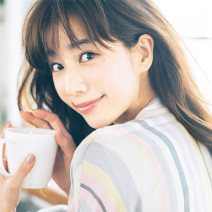 田中みな実「“ちゅるん”とした魅せ耳は毎日の保湿とUVケアで」｜“あざとかわいい”パーツ美容 vol.9「耳」