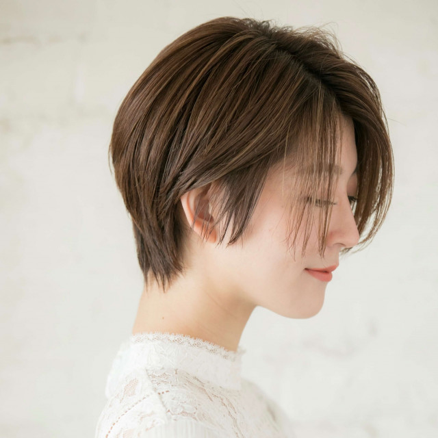 マッシュのベリーショート ボブヘアのカタログ 面長や丸顔でも似合う髪形と簡単アレンジ方法も 美的 Com