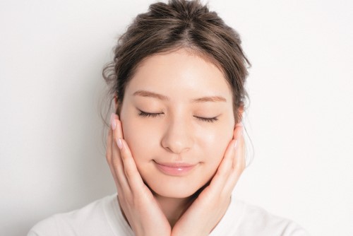 たっぷりの水分で満たし、皮脂を抑える