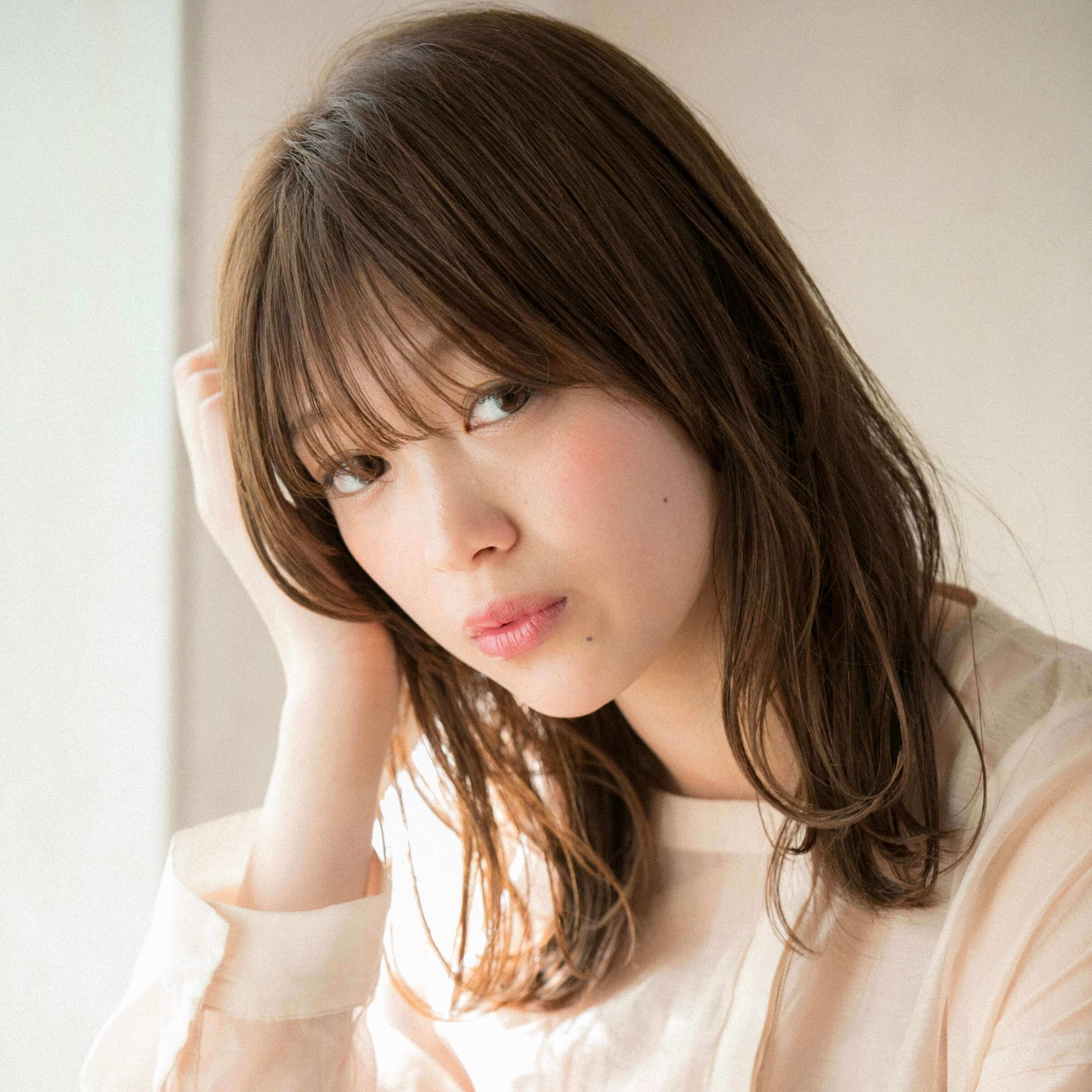 “黄金比バング”で美人度アップのミディは、シースルー効果で、“色っぽ清楚”がズルいんです