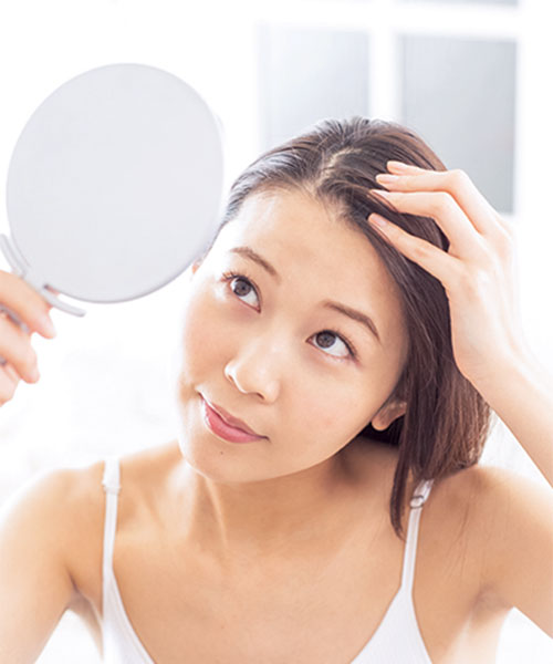 頭皮のかゆみは放置しちゃダメ かゆみやフケの原因と対処法 正しいケア方法まとめ 美的 Com