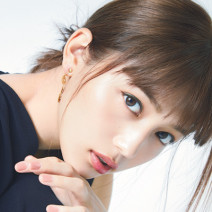 川口春奈さんインタビュー｜今どきの“かっこいい色気”の体現者――その本質とは？