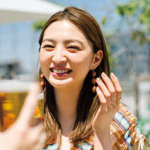 上西星来さんが休日を満喫♪ 女らしさも計算した最旬オレンジメイク