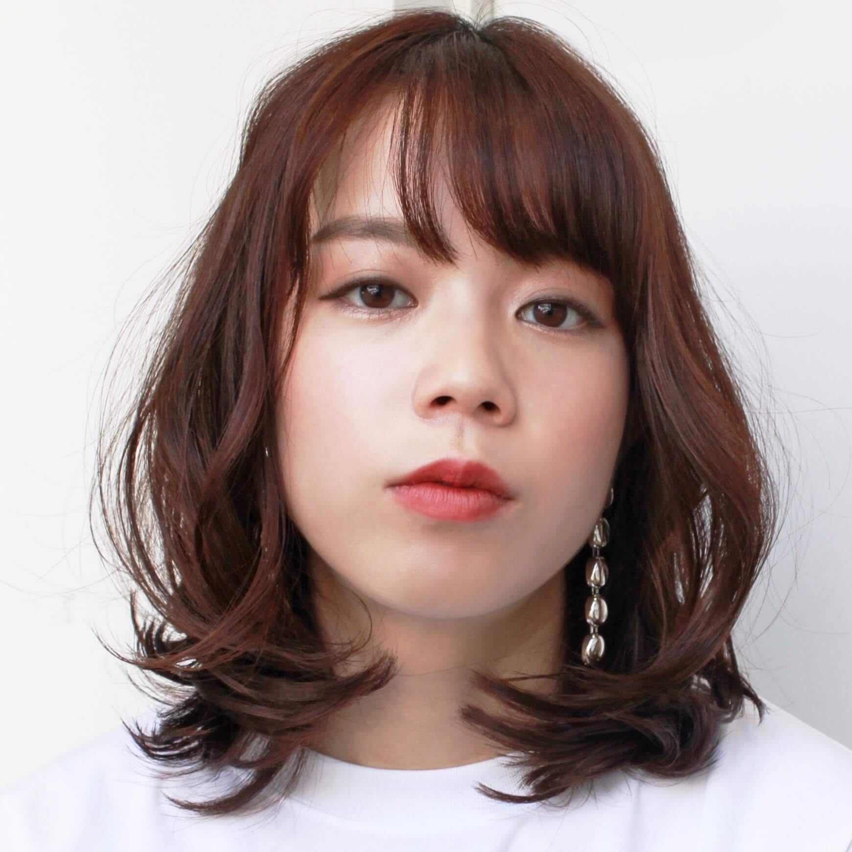 ミディは、今どきパーマで軽やかにこなれる！ポイントは「Iライン」のシルエット