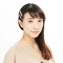 膨らみやすいロングヘアには、“ヘアピン複数使い”アレンジ！梅雨でもダウンスタイルを涼やかに！【美容賢者の髪コンプレックス解消vol.68】
