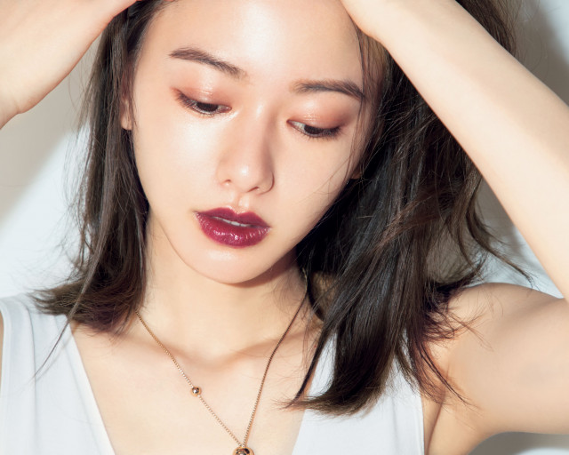 山本舞香（ベリー色）