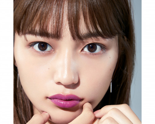 川口春奈さん、河北メイクで女っぽい涼しげな印象に|夏の赤リップは暑苦しい？それならパープルリップでひんやりとお洒落に。