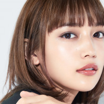 川口春奈×河北裕介｜「ハンサムな目ヂカラ」をランコムのグレイッシュなアイシャドウで表現。