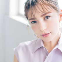 今年の夏はカラー眉がキテる！ 優し気な印象をプラスできる「ピンク眉」にトライ！