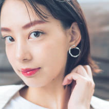 この夏真似したいトレンドの「ピンク眉」＆「レッド眉」！ 美的クラブがお試し！