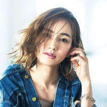 前髪だけで簡単イメチェン♪ トレンドは「隙間のある長め前髪」