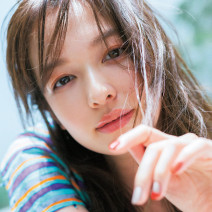 “鮮やか×くすみネイル”でこの夏どこへ行こうかな？お洒落で色っぽいトレンドネイルをご紹介！