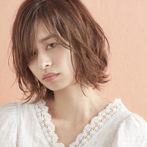 ピンクアッシュのヘアカタログ｜肌なじみが良く顔色を美しく見せるヘアカラーのおすすめスタイル