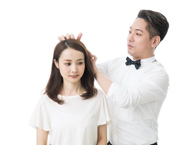 気になるつむじの薄毛 白髪の原因 改善マッサージ 対策法をまとめました 美的 Com 気になるつむじの薄毛 白髪の原因 改善マッサージ 対策法をまとめました 美的 Com