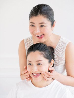 「顔ヨガ」でみるみるうちに小顔に！むくみ・くすみを撃退！さらにエクササイズで若返り