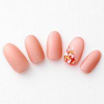【365日ネイル】シェルで上品な華やかさを…女らしさが高まるコーラルネイル