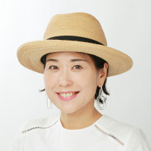 毛先を遊ばせて帽子スタイルを軽快に♪帽子を取ってもサマになるボブヘアアレンジ【美容賢者の髪コンプレックス解消vol.73】