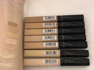 「フィットミー」のベースメイクアイテムを塗り比べ