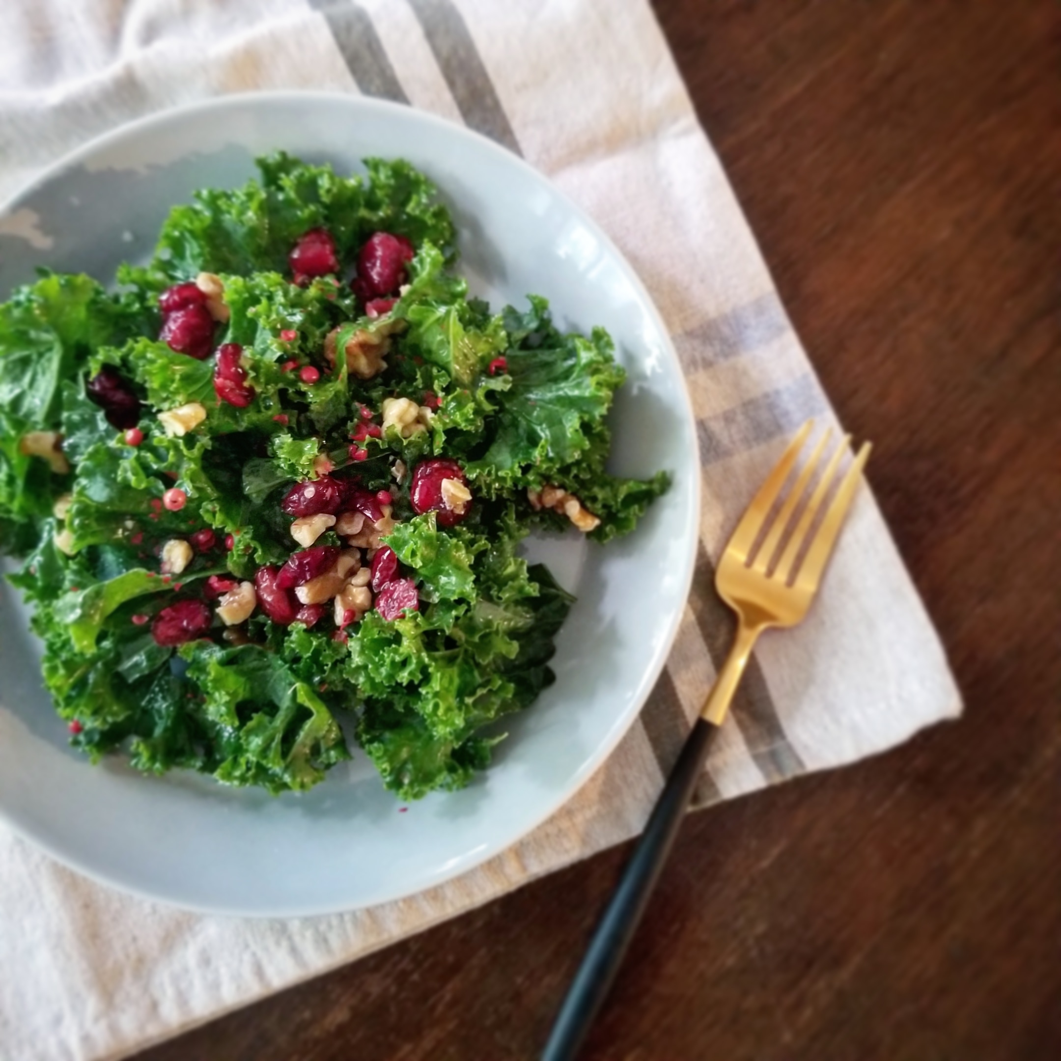 葉野菜の女王 ケールで夏こそ 食べるuvケア ケールとドライクランベリーのサラダ Today S Salad 美的 Com