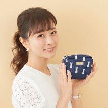 美容家 石井美保さんのポーチの中身大公開｜メイクの上から潤いとツヤを補給できるコンパクトポーチ