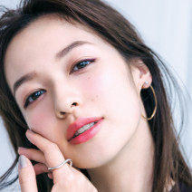 人気H&M・paku☆chanおすすめリップ｜ネオンニュアンスの青みピンクリップ4選