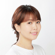 ぶきっちょだから巻かなくても簡単に“さま”になるまとめ髪を｜多毛ロングでも“しめ縄”に見えないツイストアレンジ【美容賢者の髪コンプレックス解消vol.77】