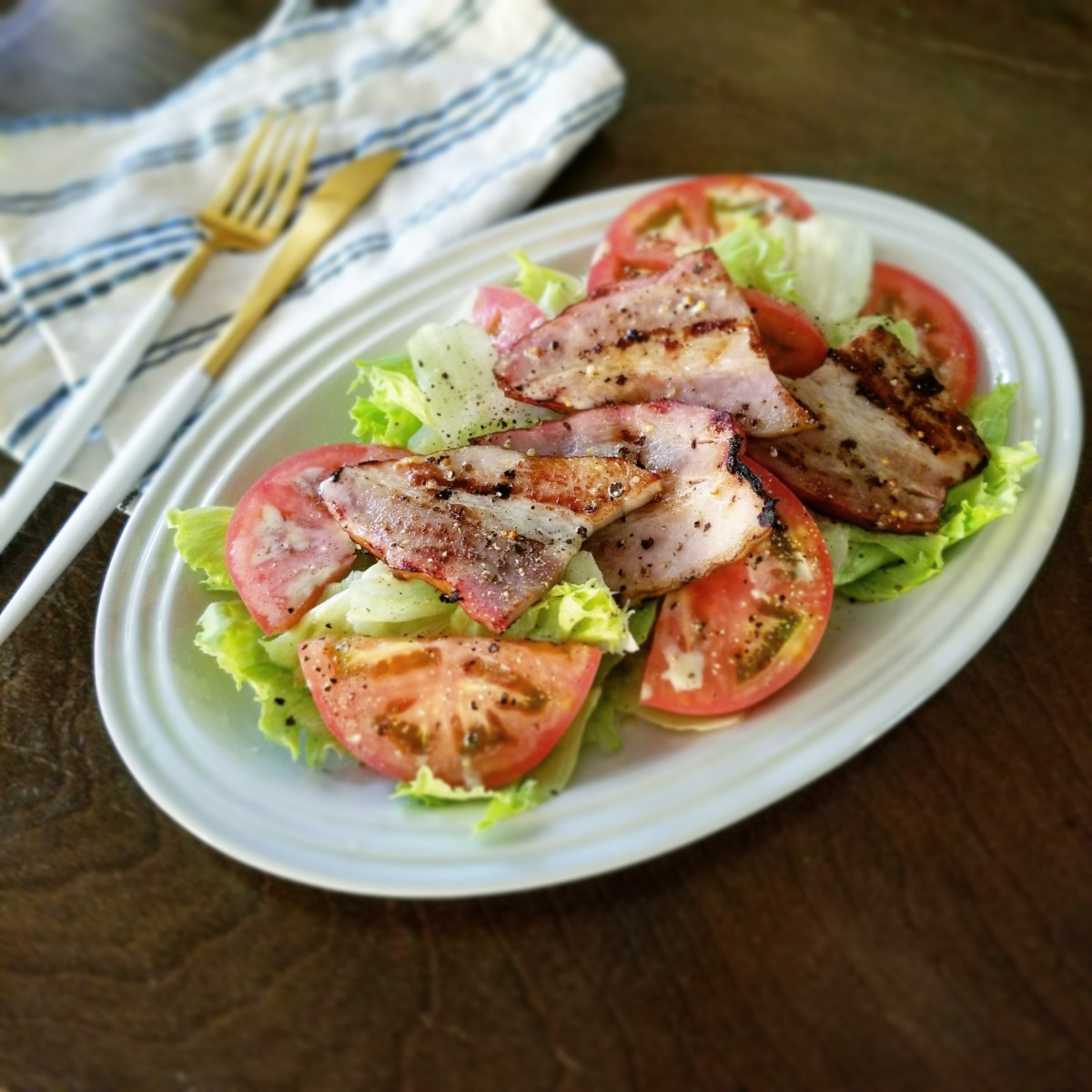家宝のBLTサラダとココナッツベーコンのレシピ