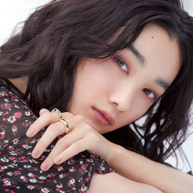 アンプリチュード、SHISEIDO、エレガンス…最旬パープルマスカラでクールな目元を演出