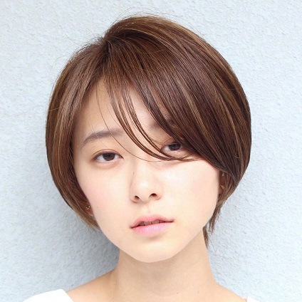 長め前髪の大人顔ショートヘア。短くてもアレンジで印象チェンジOK