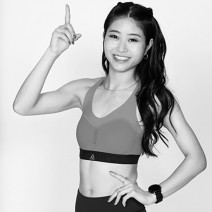 美人スポーツトレーナー 山口絵里加さんが指南！ 夏の終わりにおすすめの“美コアスクワット”
