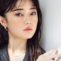オフィスメイクにも◎！ ラデュレのモーヴ系アイシャドウで目ヂカラUPの女っぽメイク完成