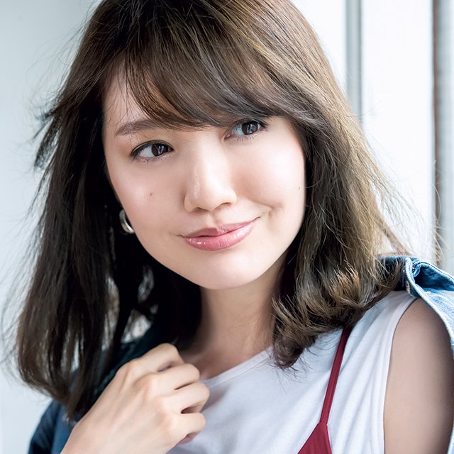 アッシュグリーンのヘアカラーで洗練された女性に 3つのトレンドスタイル 美的 Com