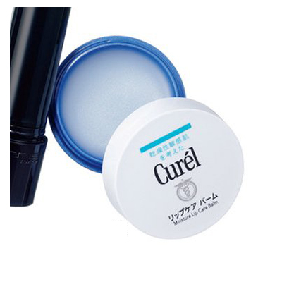 メイク前にリップ下地でしっかり保湿