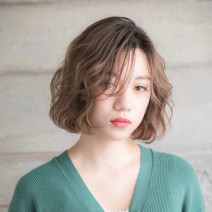 ミルクティーアッシュがかわいい！赤みを消したミルキーカラーでおしゃれ度高め