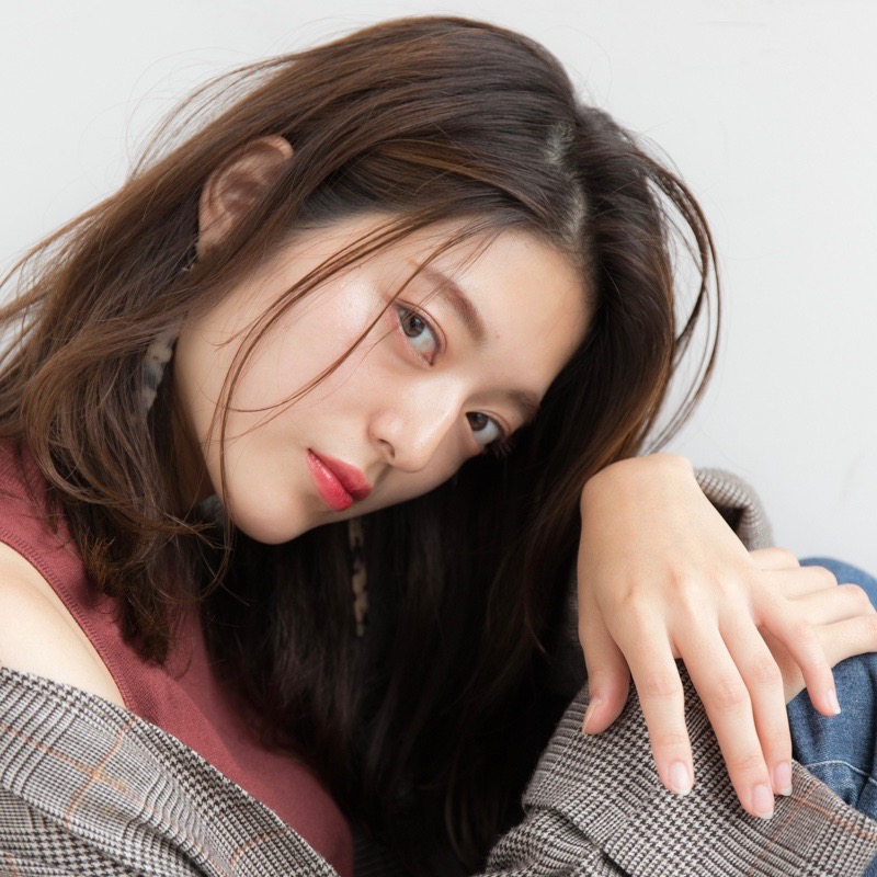 8トーンマロンブラウンのトレンドカラーに