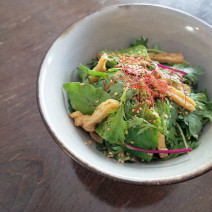 免疫力アップ＆自律神経の調整に！「春菊とカリカリ油揚げのサラダ」Today’s SALAD ＃98
