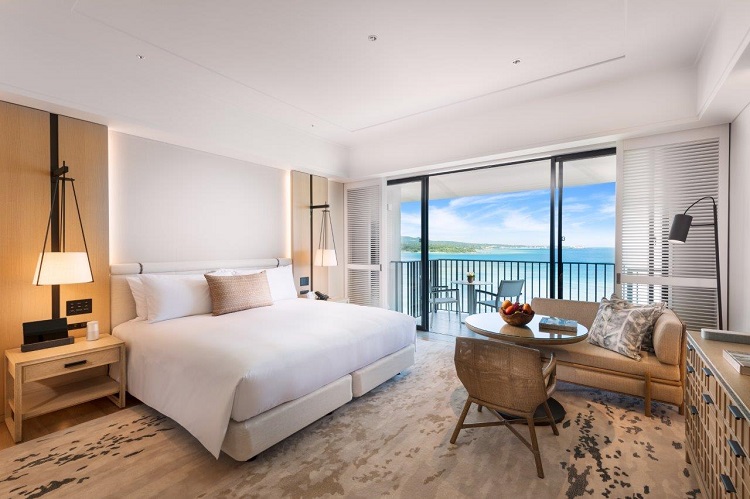 premiere-ocean-front-bedroom