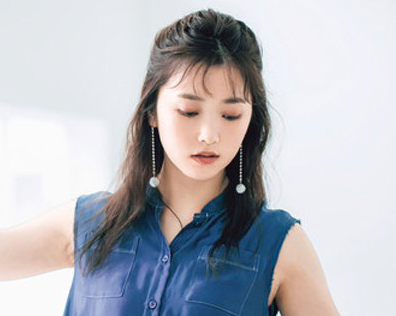 小顔ヘアアレンジNo.1「ざっくりハーフアップ」なら、たった２分ですっきり顔に！