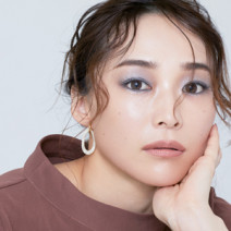 「パーツが小さめで顔の余白が目立ちます…」人気ヘアメイク小田切ヒロさん流メソッドで『美的』読者が小顔に変身