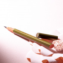 カラーライナーが大人気！ 2位はNARS、1位に輝いたアイライナーは？｜2019美的賢者ベスコス